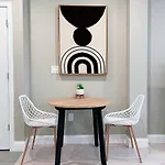 Stay At Luna On Callowhill